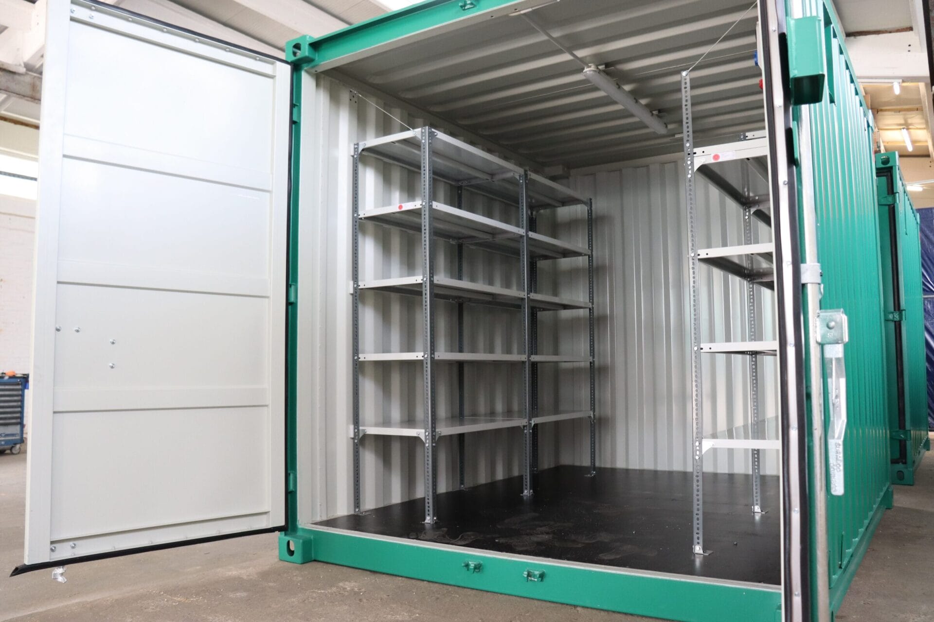 Container-Service: Aufbereiteter Container wird von innen abgebildet